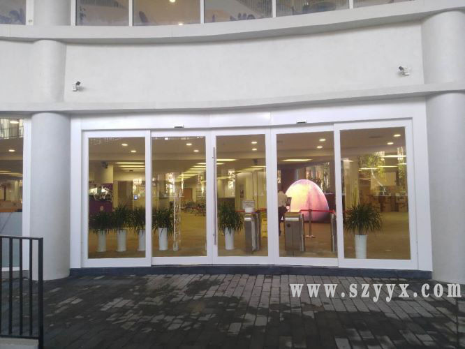 白色邊框玻璃自動門 白色邊框玻璃自動門